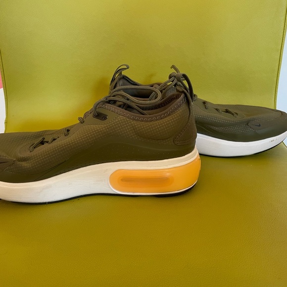 Nike Air Max Army Green and sherbet orange shoes size 7.5. Worn twice. - Picture 3 of 6